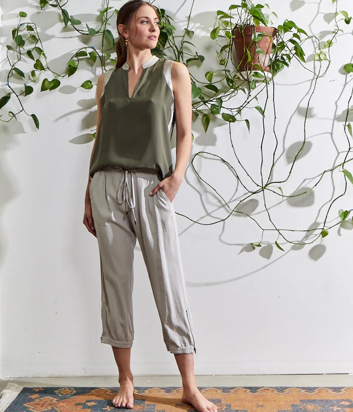 ICONIC go parachute capri pant