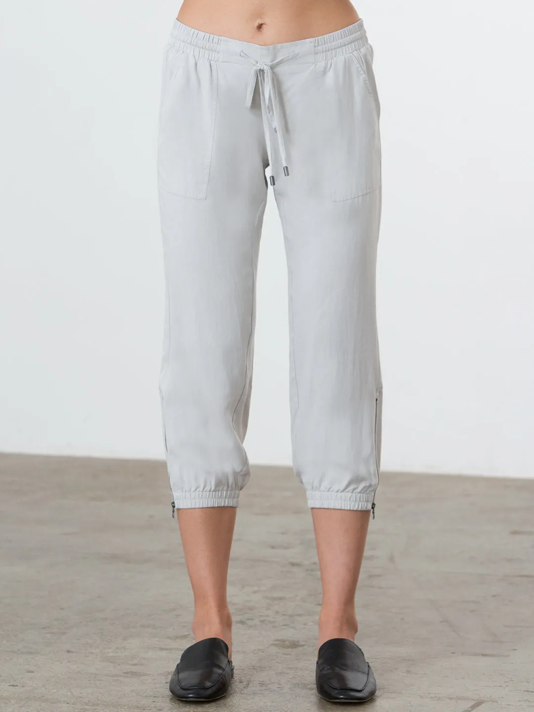 ICONIC go parachute capri pant