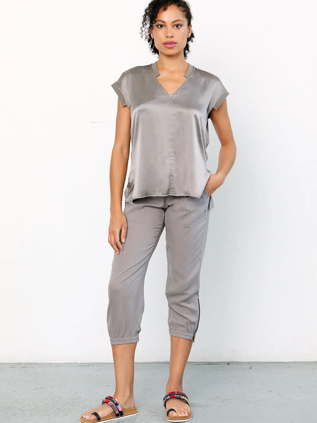 ICONIC go parachute capri pant
