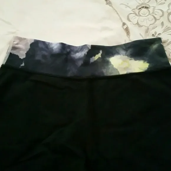 Lululemon Groove YOGA shorts Running shorts SZ 2