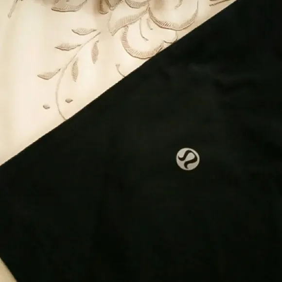 Lululemon Groove YOGA shorts Running shorts SZ 2