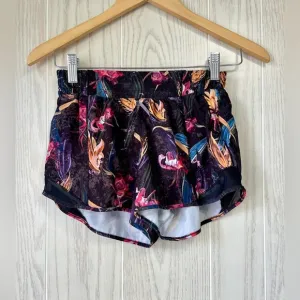 Lululemon Hotty Hot LR Short 4&quot; Lined Size 4 Veiled Floral Black Multi EUC