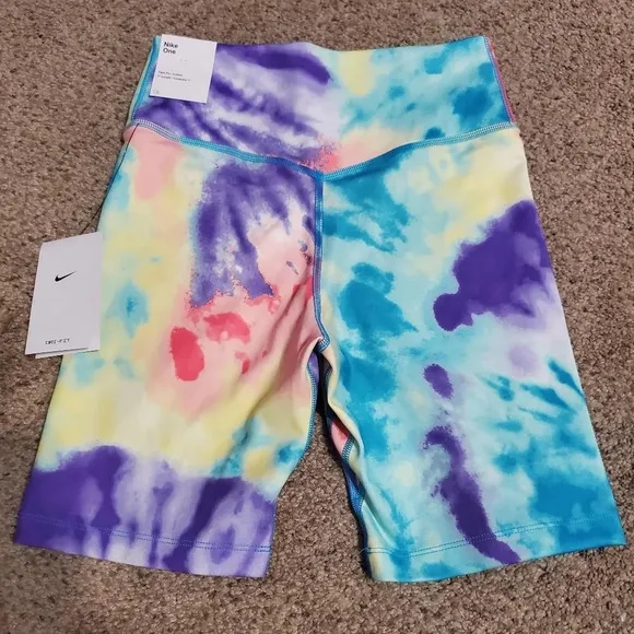 Nike One Women's Mid-Rise 7&quot; Tie-Dye Bike Workout Shorts S