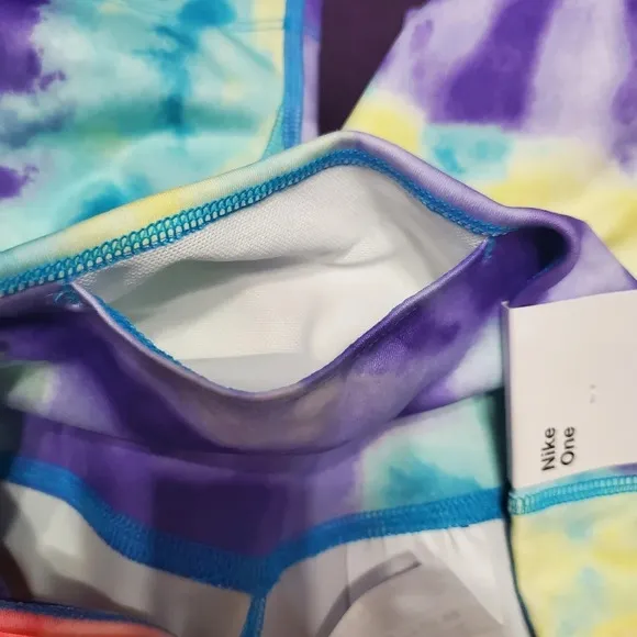 Nike One Women's Mid-Rise 7&quot; Tie-Dye Bike Workout Shorts S